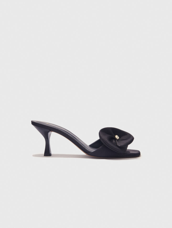 Mule en textile avec fleur satinée