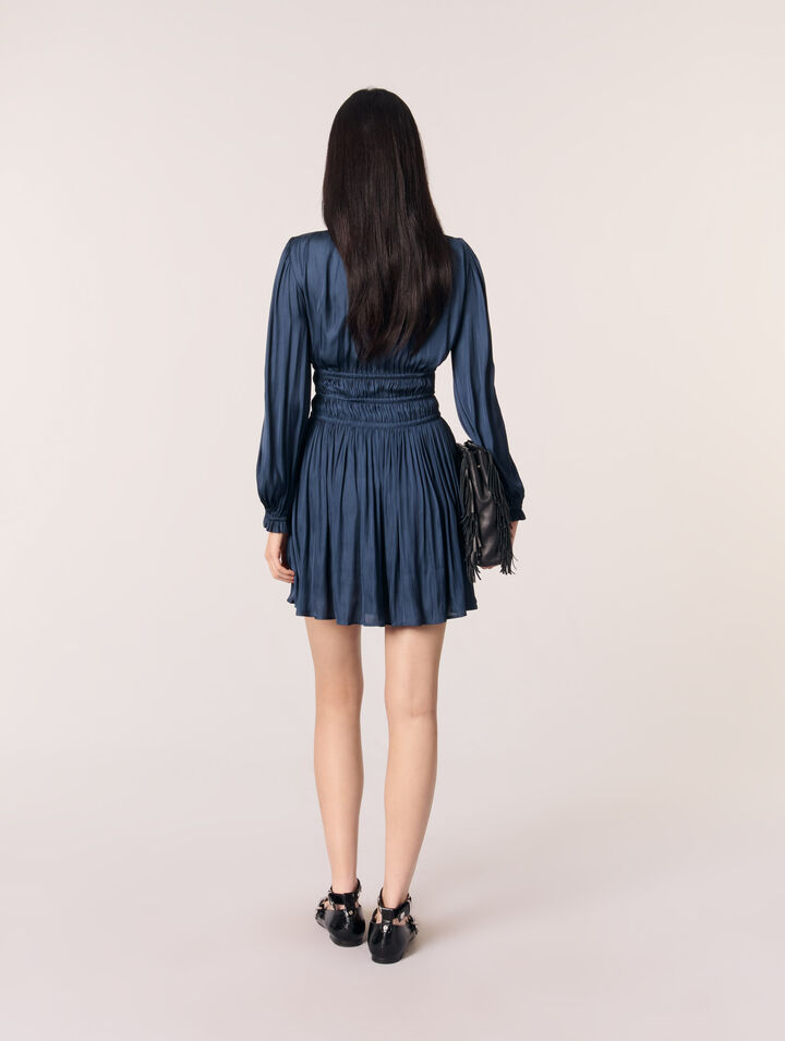 Robe courte satinée à volants